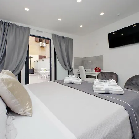 Konukevi Roman Holiday Suites Roma