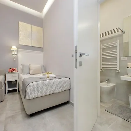 Roman Holiday Suites Pensionat 4*