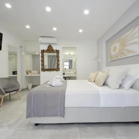 Roman Holiday Suites Pensionat 4*