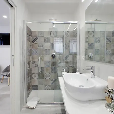 Roman Holiday Suites