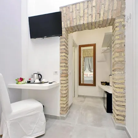Pensionat Roman Holiday Suites 4*