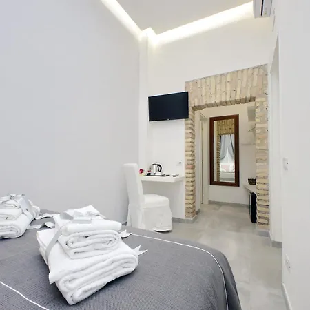 Roman Holiday Suites