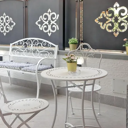 Pensionat Roman Holiday Suites 4*