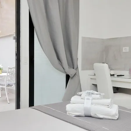 Pensionat Roman Holiday Suites 4*