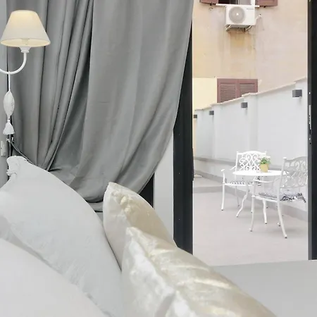 Casa de hóspedes Roman Holiday Suites *