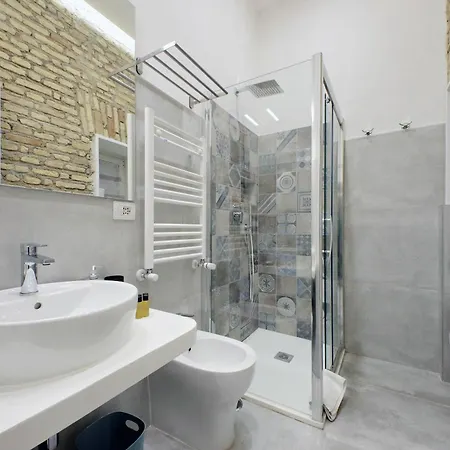 Roman Holiday Suites 4*