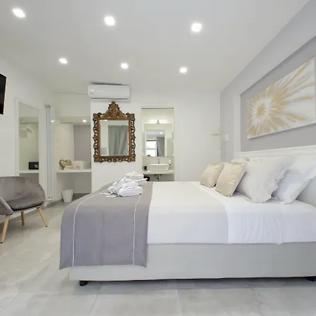 Roman Holiday Suites Pensionat 4*