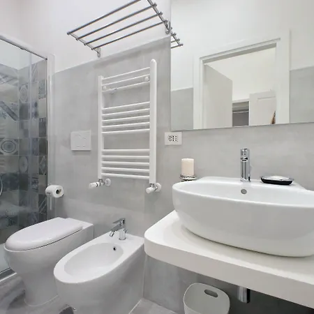 Roman Holiday Suites Pensionat 4*