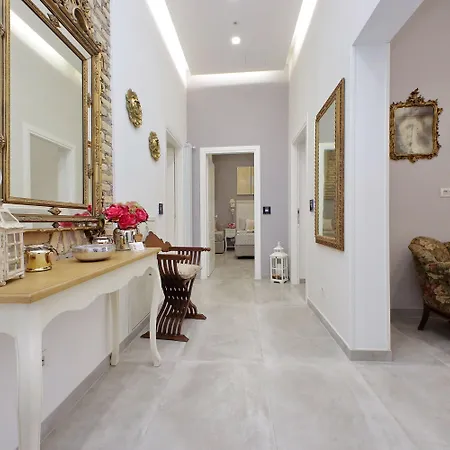 Pensionat Roman Holiday Suites 4*