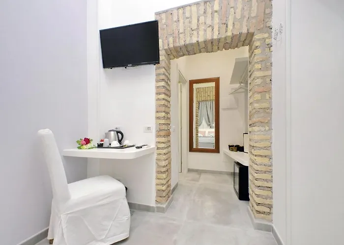 ゲストハウス Roman Holiday Suites 4*